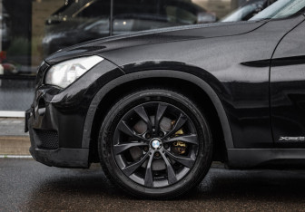 Подержанный автомобиль BMW X1 2013 года (10 фото)