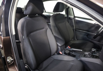 Подержанный автомобиль Volkswagen Jetta Sedan 2017 года (18 фото)