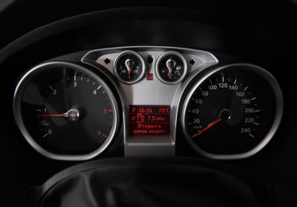 Подержанный автомобиль Ford Kuga 2011 года (13 фото)