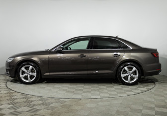 Подержанный автомобиль Audi A4 Sedan 2019 года (8 фото)