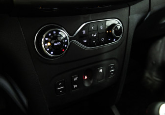 Подержанный автомобиль Renault Logan Sedan 2014 года (15 фото)