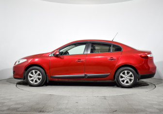 Подержанный автомобиль Renault Fluence 2011 года (8 фото)