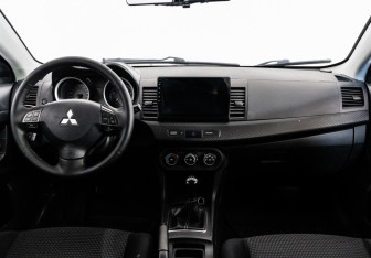 Подержанный автомобиль Mitsubishi Lancer Sedan 2008 года (10 фото)