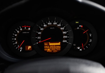 Подержанный автомобиль Toyota RAV4 2011 года (12 фото)