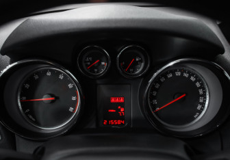 Подержанный автомобиль Opel Mokka 2014 года (12 фото)