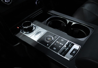 Подержанный автомобиль Land Rover Discovery 2019 года (24 фото)