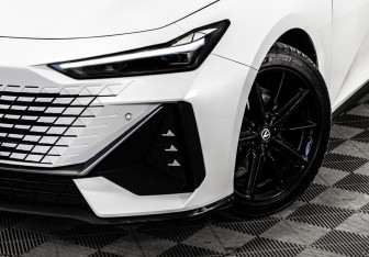 Подержанный автомобиль Changan UNI-V 2023 года (3 фото)