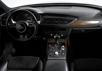 Подержанный автомобиль Audi A6 Sedan 2014 года (15 фото)