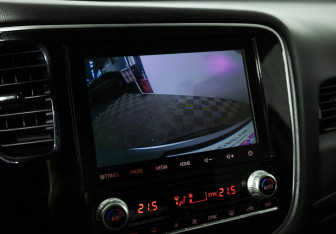 Подержанный автомобиль Mitsubishi Outlander 2021 года (15 фото)