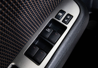 Подержанный автомобиль Nissan Tiida Hatchback 2010 года (15 фото)