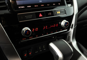 Подержанный автомобиль Mitsubishi Pajero Sport 2021 года (17 фото)