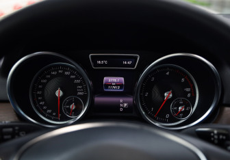 Подержанный автомобиль Mercedes-Benz GLE 2016 года (15 фото)