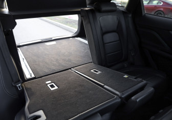 Подержанный автомобиль Jaguar F-Pace 2016 года (30 фото)