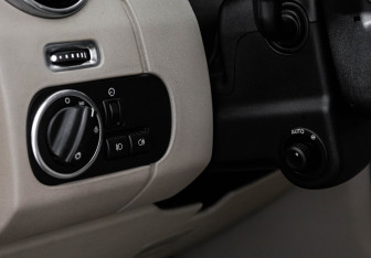 Подержанный автомобиль Land Rover Discovery 2011 года (15 фото)