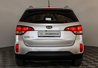 Подержанный автомобиль Kia Sorento 2014 года (6 фото)