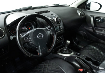 Подержанный автомобиль Nissan Qashqai+2 2012 года (11 фото)