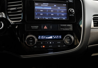 Подержанный автомобиль Mitsubishi Outlander 2014 года (14 фото)