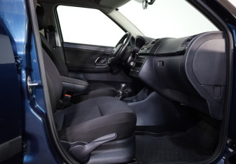 Подержанный автомобиль Skoda Fabia Hatchback 2013 года (17 фото)