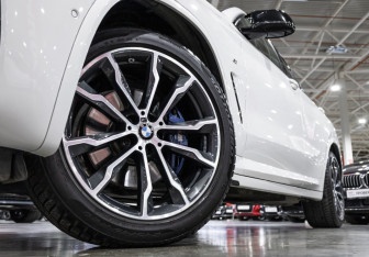 Подержанный автомобиль BMW X4 2020 года (4 фото)