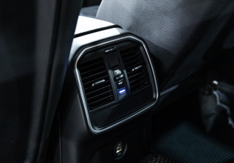Подержанный автомобиль Porsche Macan 2018 года (15 фото)