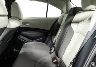 Подержанный автомобиль Toyota Corolla Sedan 2020 года (10 фото)