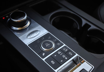 Подержанный автомобиль Land Rover Discovery 2017 года (19 фото)