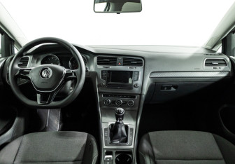 Подержанный автомобиль Volkswagen Golf Hatchback 2014 года (13 фото)