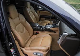 Подержанный автомобиль Porsche Cayenne 2017 года (30 фото)