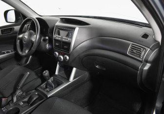 Подержанный автомобиль Subaru Forester Suv 2011 года (12 фото)