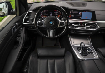 Подержанный автомобиль BMW X5 2021 года (14 фото)