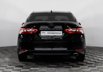 Подержанный автомобиль Toyota Camry Sedan 2020 года (8 фото)