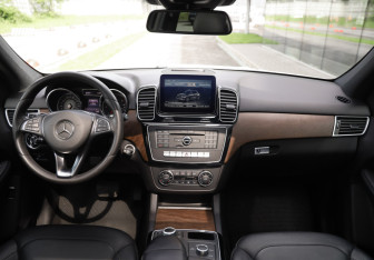 Подержанный автомобиль Mercedes-Benz GLE 2016 года (13 фото)