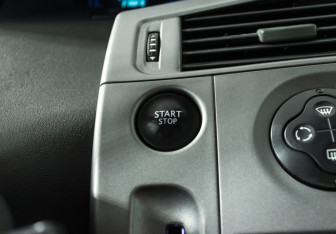 Подержанный автомобиль Renault Scenic 2008 года (16 фото)