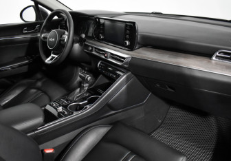Подержанный автомобиль Kia K5 2021 года (15 фото)