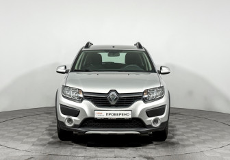 Подержанный автомобиль Renault Sandero 2018 года (2 фото)