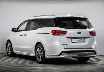 Подержанный автомобиль Kia Carnival 2018 года (7 фото)