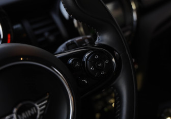 Подержанный автомобиль MINI Hatch 2019 года (14 фото)