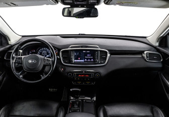 Подержанный автомобиль Kia Sorento 2018 года (10 фото)