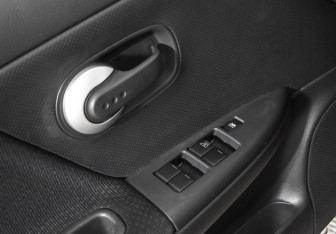 Подержанный автомобиль Nissan Note 2012 года (10 фото)