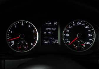 Подержанный автомобиль Volkswagen Tiguan 2014 года (12 фото)
