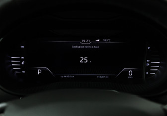 Подержанный автомобиль Skoda Octavia Liftback 2019 года (12 фото)