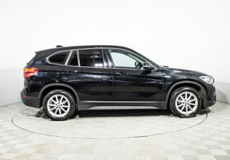 Подержанный автомобиль BMW X1 2017 года (4 фото)