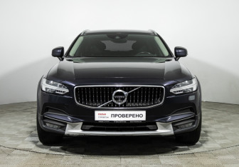 Подержанный автомобиль Volvo V90 Cross Country 2017 года (2 фото)
