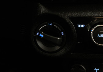 Подержанный автомобиль Toyota Hilux 2016 года (17 фото)