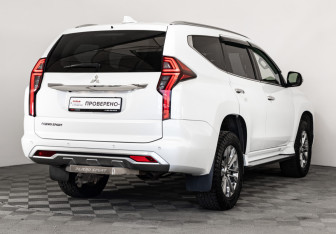 Подержанный автомобиль Mitsubishi Pajero Sport 2021 года (5 фото)