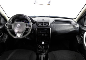 Подержанный автомобиль Nissan Terrano 2018 года (10 фото)