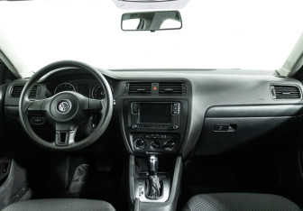 Подержанный автомобиль Volkswagen Jetta Sedan 2014 года (13 фото)