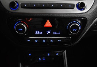 Подержанный автомобиль Hyundai Solaris Sedan 2017 года (15 фото)