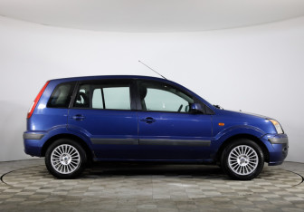 Подержанный автомобиль Ford Fusion 2008 года (4 фото)