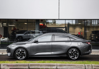Подержанный автомобиль Changan Lamore 2024 года (9 фото)